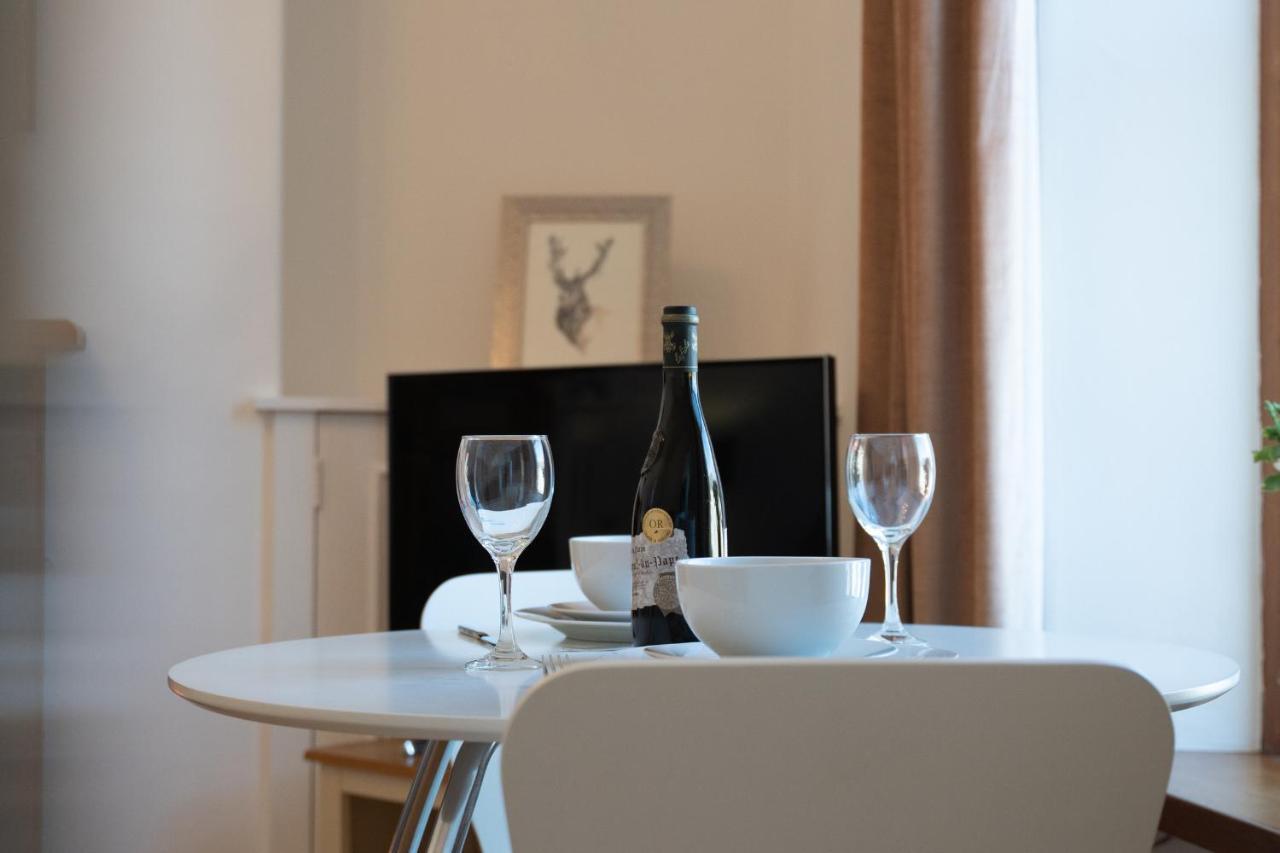 Dwellcome Home Ltd 1 Bed Apt, Half Mile To Union Street Yet Quiet, Free Parking, Fast Wifi, Ideal For Long Term Contractor, Etc Stays, Fully Equipped Kitchen, Regular Housekeeping Option - See Our Site For Assurance Aberdeen Buitenkant foto