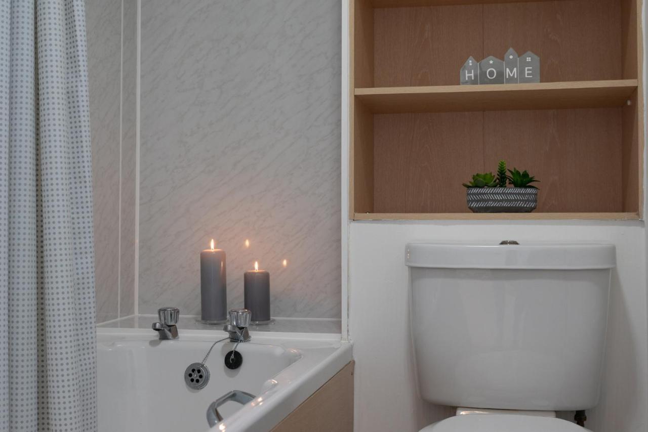 Dwellcome Home Ltd 1 Bed Apt, Half Mile To Union Street Yet Quiet, Free Parking, Fast Wifi, Ideal For Long Term Contractor, Etc Stays, Fully Equipped Kitchen, Regular Housekeeping Option - See Our Site For Assurance Aberdeen Buitenkant foto