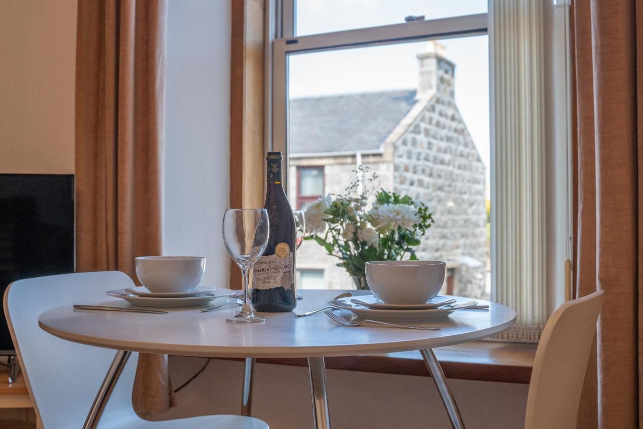 Dwellcome Home Ltd 1 Bed Apt, Half Mile To Union Street Yet Quiet, Free Parking, Fast Wifi, Ideal For Long Term Contractor, Etc Stays, Fully Equipped Kitchen, Regular Housekeeping Option - See Our Site For Assurance Aberdeen Buitenkant foto